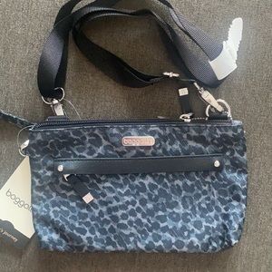 Baggallini All Around Crossbody Mini, BLK & Gray